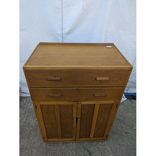 478 - A mid-century high quality storage unit with 2 drawers and storage space with interior shelf