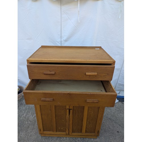 478 - A mid-century high quality storage unit with 2 drawers and storage space with interior shelf