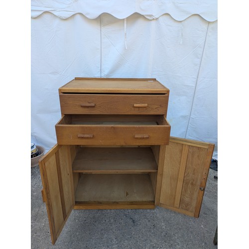 478 - A mid-century high quality storage unit with 2 drawers and storage space with interior shelf