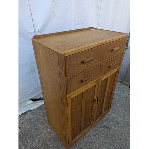 478 - A mid-century high quality storage unit with 2 drawers and storage space with interior shelf