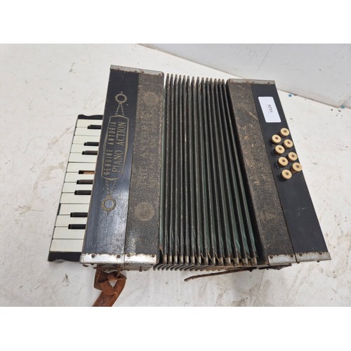 1026 - A genuine antoria piano accordion