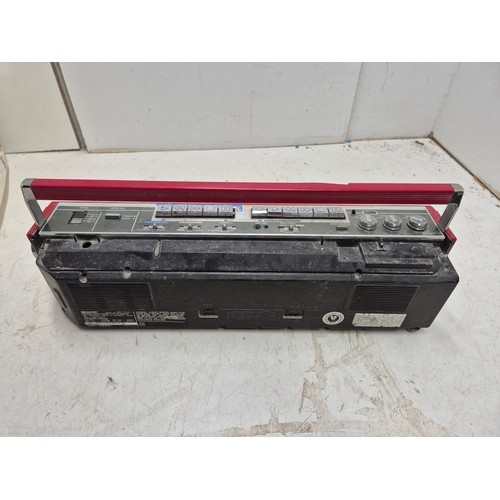 1415 - A sharp stereo radio cassette model qt77