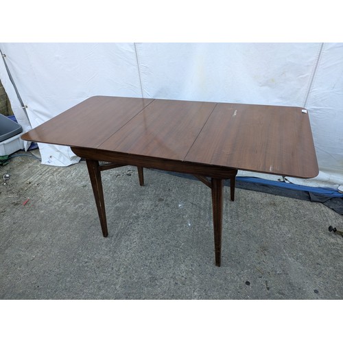 472 - A 'Beautiful-tea-table' extending dining table - centre leaf can be removed and folded out into a co... 