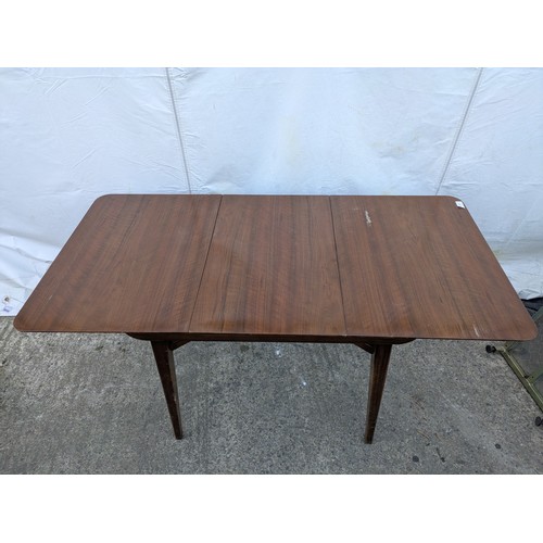 472 - A 'Beautiful-tea-table' extending dining table - centre leaf can be removed and folded out into a co... 