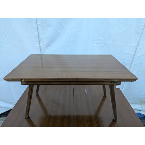 472 - A 'Beautiful-tea-table' extending dining table - centre leaf can be removed and folded out into a co... 