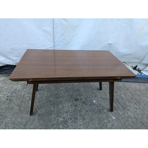 472 - A 'Beautiful-tea-table' extending dining table - centre leaf can be removed and folded out into a co... 