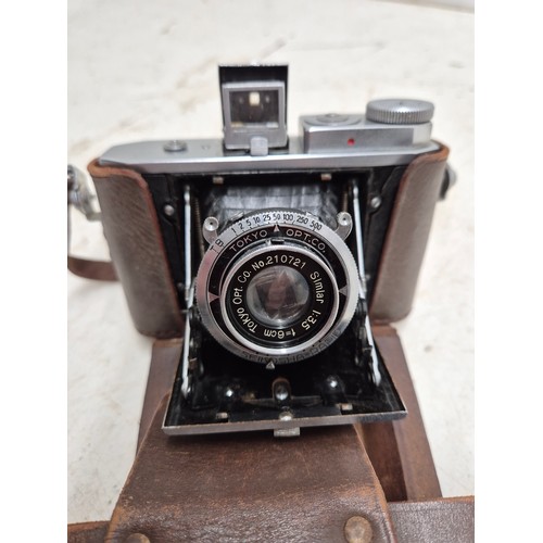 1018 - A vintage minion film camera, made in occupied Japan. Comes in a leather case