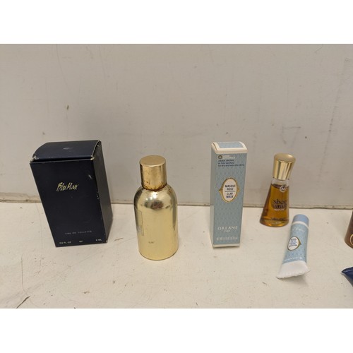 2078 - A selection of miniature perfumes, including a Celine Dior Diorisimo