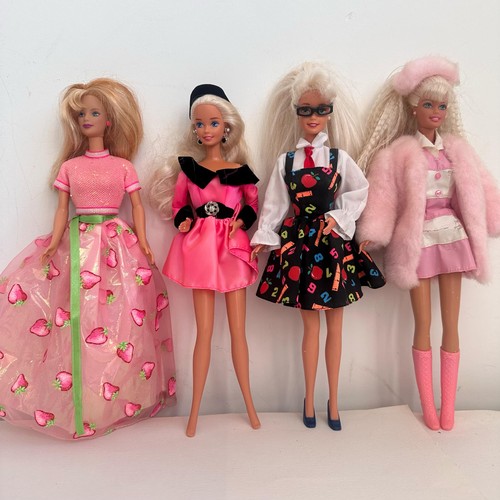 2091 - A job lot of 4 Vintage Barbie dolls, 3 dated 1960’s, Including Rare 'Stepping out' Barbie