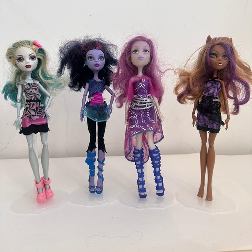 2093 - Job lot of 4 monster High Dolls including Lagoona, Ari Hauntington, Clawdeen etc