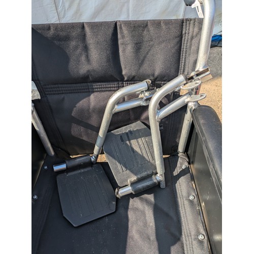 267 - A collapsible wheelchair with foot supports