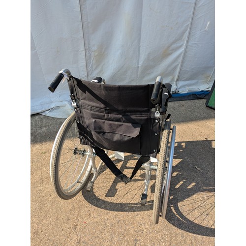 267 - A collapsible wheelchair with foot supports