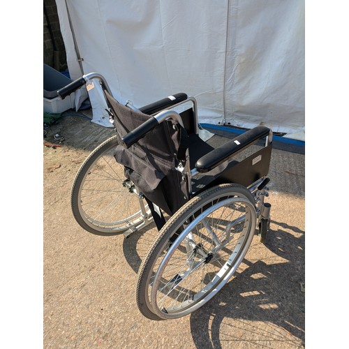 267 - A collapsible wheelchair with foot supports