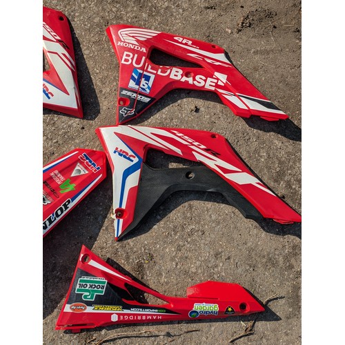 286 - A selection of various dirt bike plastic fairings