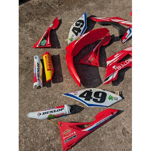 286 - A selection of various dirt bike plastic fairings