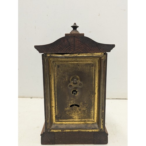 1083 - A vintage wind up mechanical mantle clock