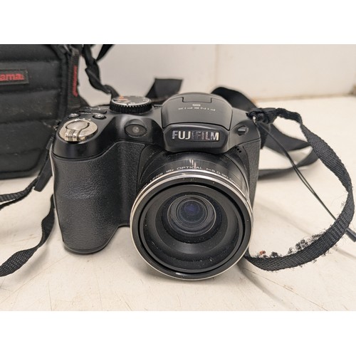 1502 - A fuji film fine pix s2980 digital camera