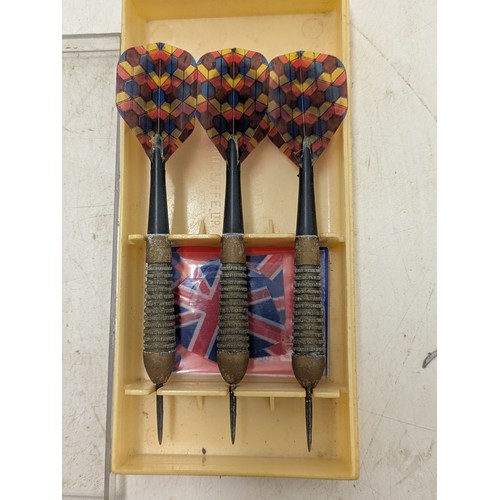 1090 - A set of vintage darts in case