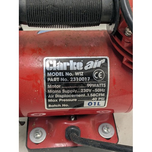 1736 - A Clarke Wiz air air compressor