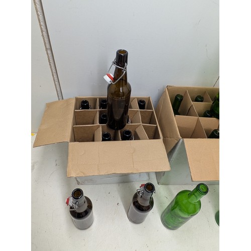 2023 - A box of 11 clip top beer bottles and 10 wine bottles