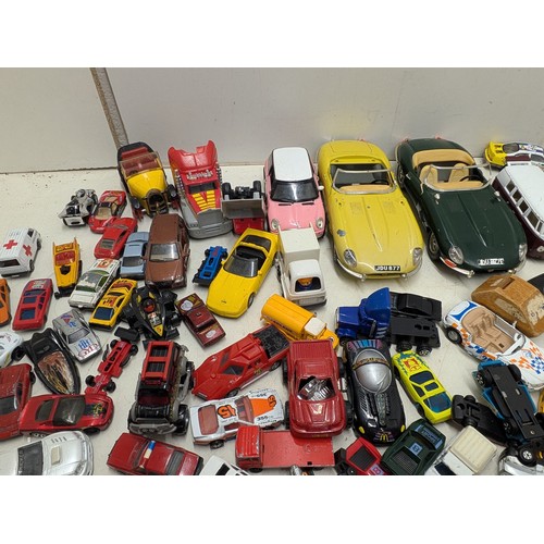 2098 - A selection of die cast and plastic toy cars