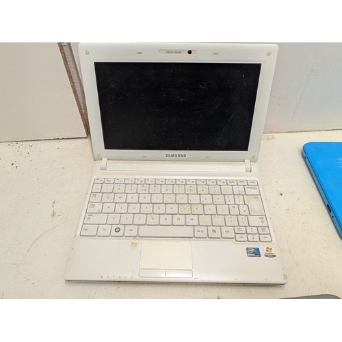 1516 - A selection of 4 laptops including Samsung and HP