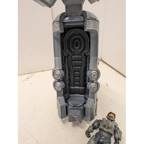 2124 - Halo figure with chamber