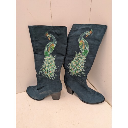 2121 - Joe brown peacock boots size 5