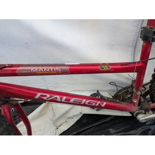 69 - A Raleigh Mantis bicycle