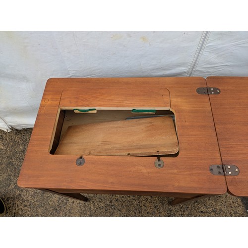 410 - A retro sewing table