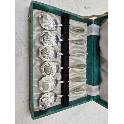 878 - A set of 6 silver plated spoons in a display case