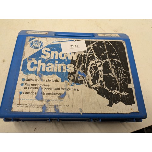 1613 - A set of snow chains in carry case