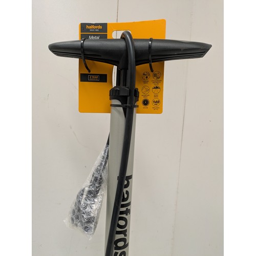 74 - A Halfords metal bicycle track pump - unused