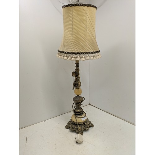 443 - A lovely ornate vintage table lamp with floral effects