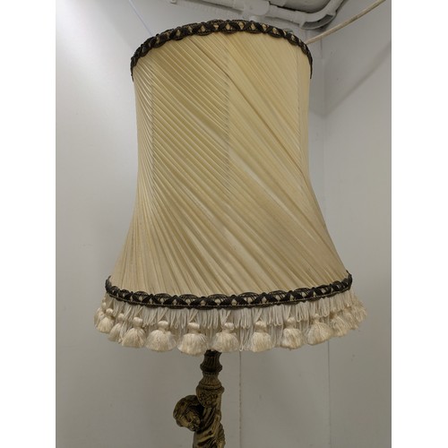 443 - A lovely ornate vintage table lamp with floral effects