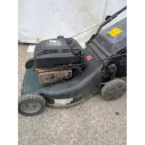 66 - A Briggs and Stratton Ranger 48 petrol Lawn mower - Mountfield bag