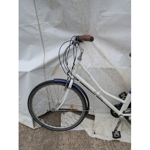 95 - A Pendleton Somerbye ladies battery push bike