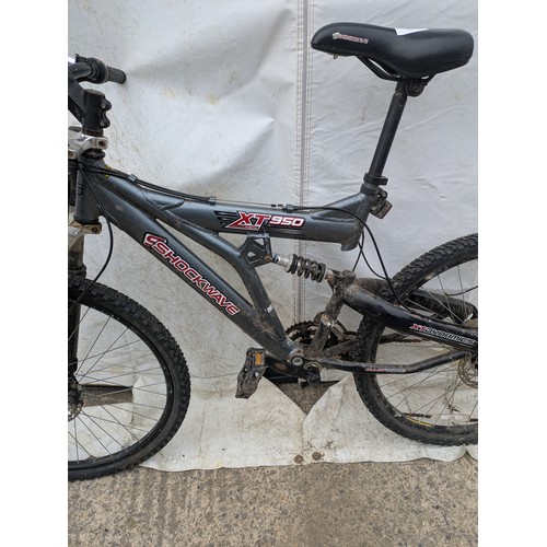 61 - A Shockwave XT950 full suspension mountain bike