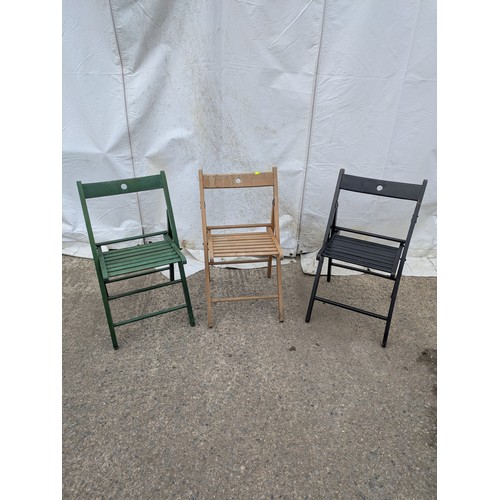 69 - A selection of 3 folding outdoor chairs