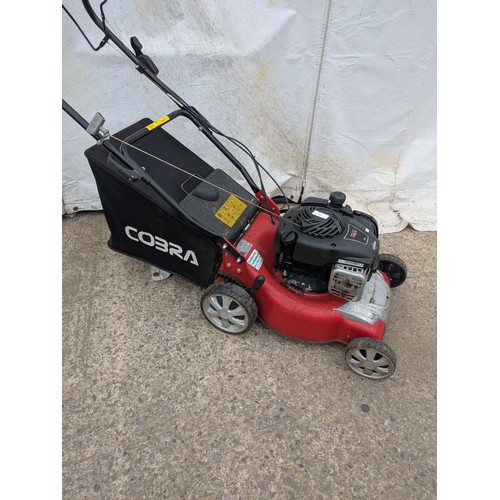 86 - A cobra petrol lawn mower with a Briggs and Stratton 450 e 125cc engine