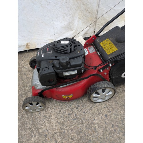 86 - A cobra petrol lawn mower with a Briggs and Stratton 450 e 125cc engine