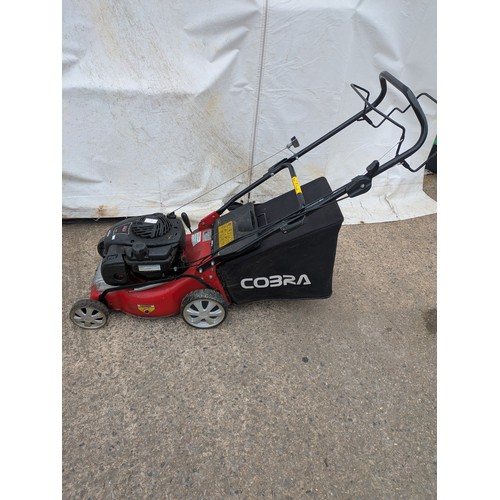 86 - A cobra petrol lawn mower with a Briggs and Stratton 450 e 125cc engine