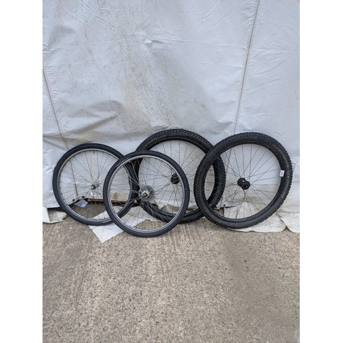 98 - 2 pairs of push bike wheels including a pair of line comp 30 mountain bike wheels with Bontrager xr4... 