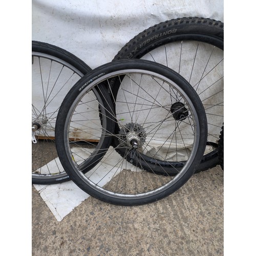 98 - 2 pairs of push bike wheels including a pair of line comp 30 mountain bike wheels with Bontrager xr4... 