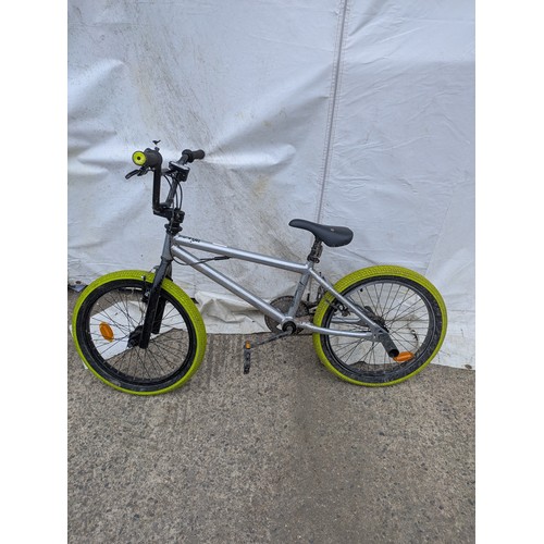 56 - A Wipe BMX 28th 360 handlebars and yellow tyres