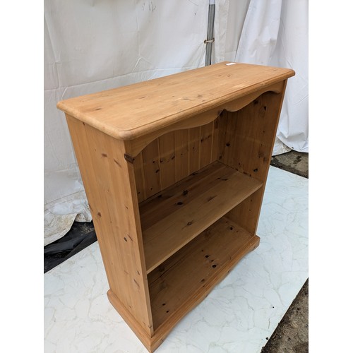 401 - A pine 3 tier bookcase