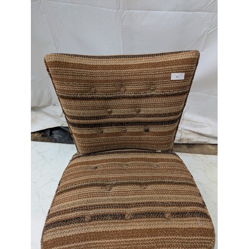 467 - Retro striped fabric lounge chair