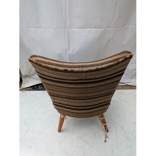 467 - Retro striped fabric lounge chair