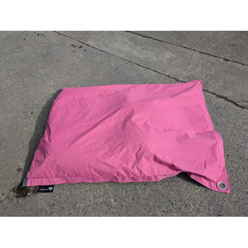 53 - A high quality outdoor bean bag