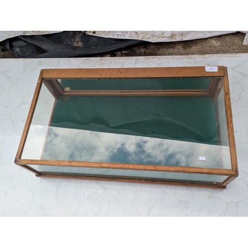 423 - A vintage Oak glass topped display case